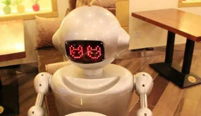 智能餐飲機器人代替人工點餐已經成為一種趨勢（無線充電）