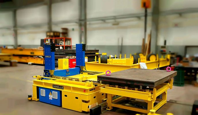 AGV小車在塑料注射成型過程中的應(yīng)用（無線充電）