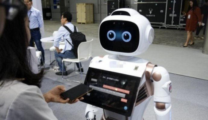 服務機器人市場容量巨大，正面臨快速增長趨勢（無線充電）