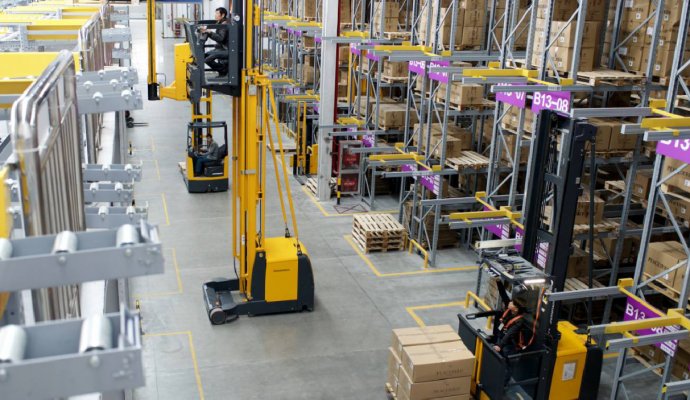 AGV:物流自動化的核心機械設備（一）（無線充電）