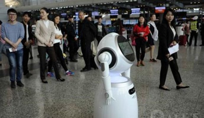 服務機器人越來越貼近生活（一）（無線充電）