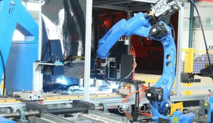 AGV為建設智能物流倉儲提供強大動力（無線充電）