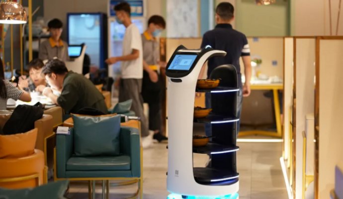 服務機器人以實際場景應用為切入點進行突破