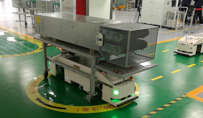 智能AGV無線充電可以有效地發(fā)揮其優(yōu)勢（無線充電）