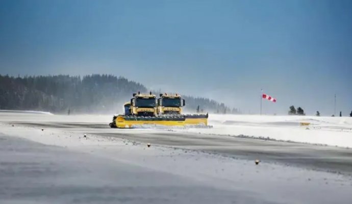 除雪機(jī)器人：冬季清雪新方式（無(wú)線充電）