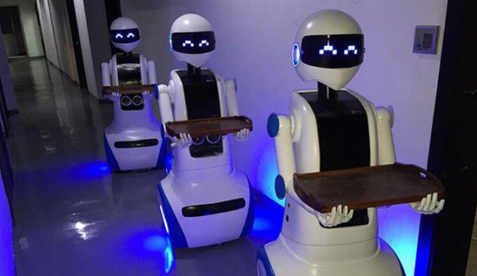 智慧型服務機器人發揮的作用（無線充電）