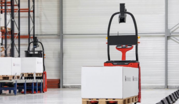 移動機器人無線充電引領(lǐng)未來（無線充電）