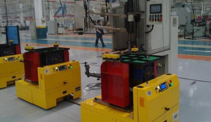 AGV小車在倉儲與制造領(lǐng)域的應(yīng)用優(yōu)勢（無線充電）