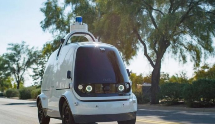 提升汽車制造效率：潛伏牽引AGV在發動機分裝裝配中的應用（無線充電）