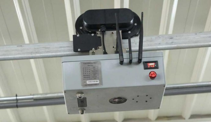 吊軌巡檢機器人的集成無線充電器安裝