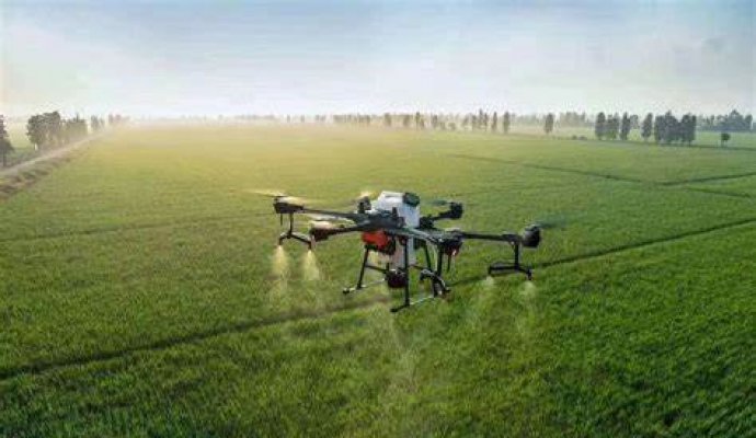 無人機灌溉技術：農業灌溉的高效革新（無線充電）