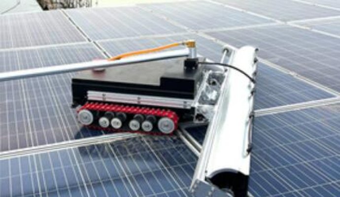 無限動力：魯渝能源無線充電技術(shù)賦能光伏清潔機(jī)器人