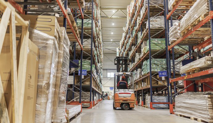 解鎖電商倉儲新動力：AGV/AMR 小車無線充電系統(tǒng)革新之路