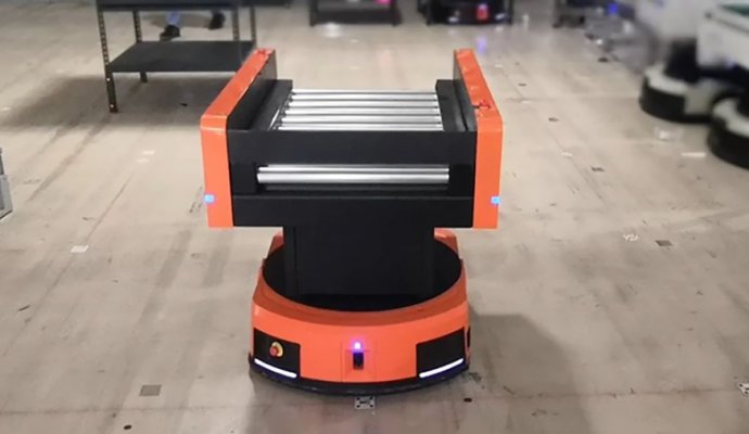 革新產(chǎn)線物流：魯渝AGV滾筒機器人無線充電方案的應(yīng)用與優(yōu)勢